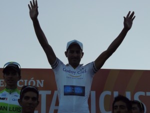 Con la de la Muni. Dotti festeja tras la obtención de la Vuelta de Mendoza.