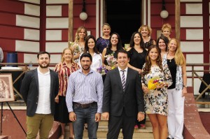 Tadeo García Zalazar, César Cattaneo y Guido García Zalazar junto a algunas de las reinas de mandato cumplido.