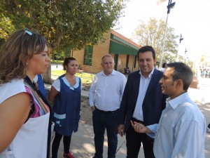 Andrés Fuenzalida le da la bienvenida a las autoridades.