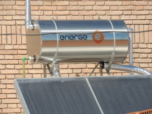 Este es el panel solar que provee de agua caliente a cada uno de los jardines de infantes.