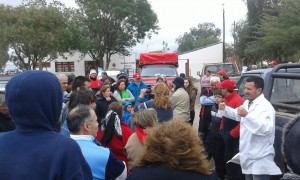 Destino final. La caravana en su llegada a la escuela Por los Senderos de la Patria.