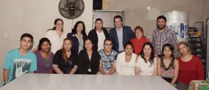 Cristian Morales junto a los alumnos y docentes del CCT, Tadeo García Zalazar, César Cattaneo y la directora de Educación, Mabel Rosales.