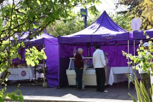 feria del ahorro con gente