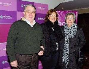 Alberto Rodríguez Assaf, director de Salud de Godoy Cruz, Claudia García, decana de la Facultad de Ciencias Políticas y Sociales de la UNCuyo, y Gloria Miranda.