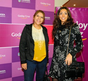 Miriam Espinoza, concejal de Godoy Cruz, y Adriana Yenarópulos, directora de Secretaría Privada del municipio.