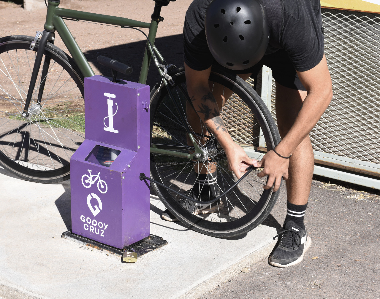 ángulo Emociónate vencimiento Movilidad sustentable: los ciclistas pueden acceder a un inflador y kit de  herramientas en la Ciclovía principal - Godoy Cruz