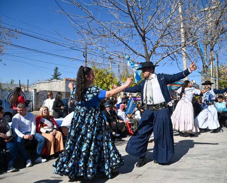 baile mayores 25 de mayo